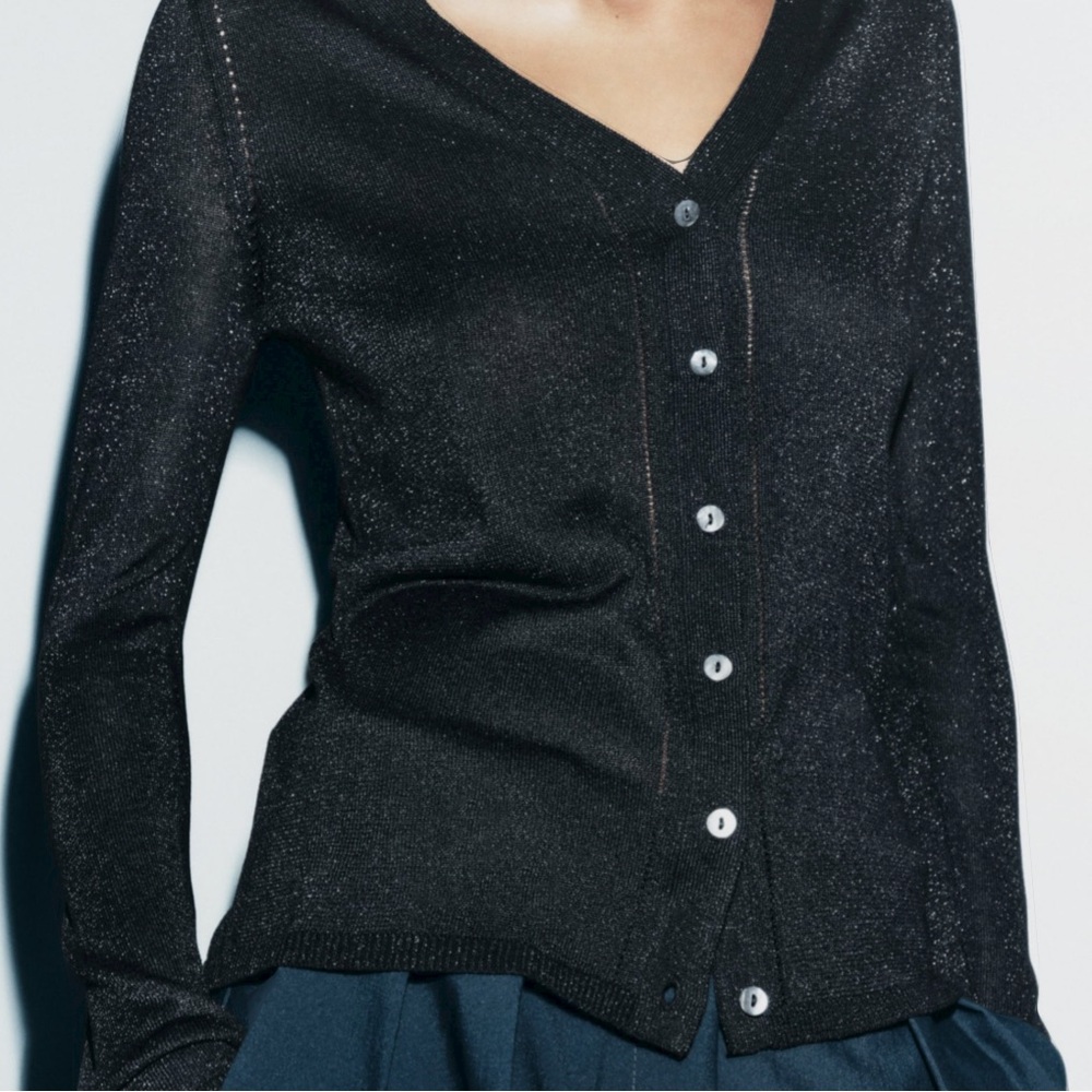 Knitted black cardigan with shimmery/metallic effect